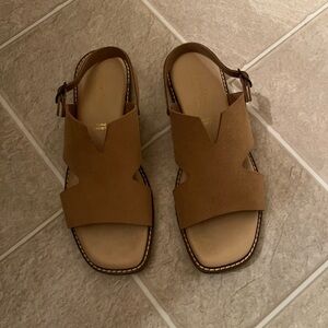 Avellini Italian made women’s size 8 suede leather sandals